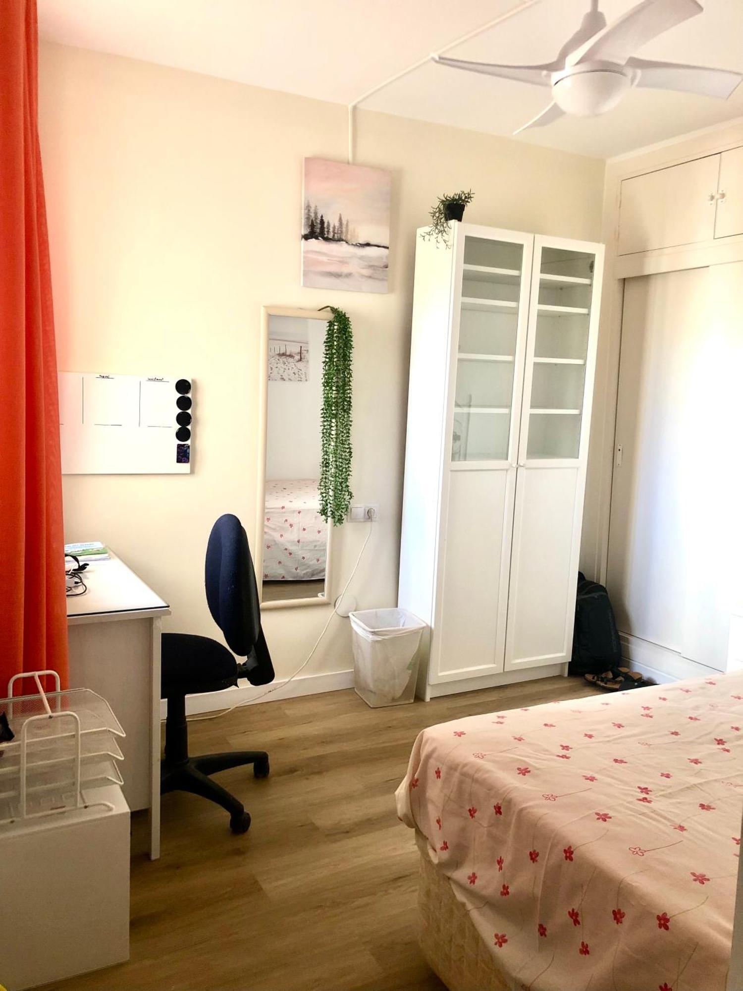 Habitacion Con Smart Tv En Piso Compartido Con Bano Privado O Compartido Malaga Sol Exterior foto